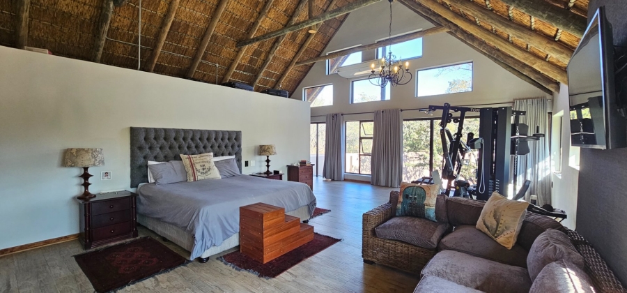 6 Bedroom Property for Sale in Hartbeesfontein North West